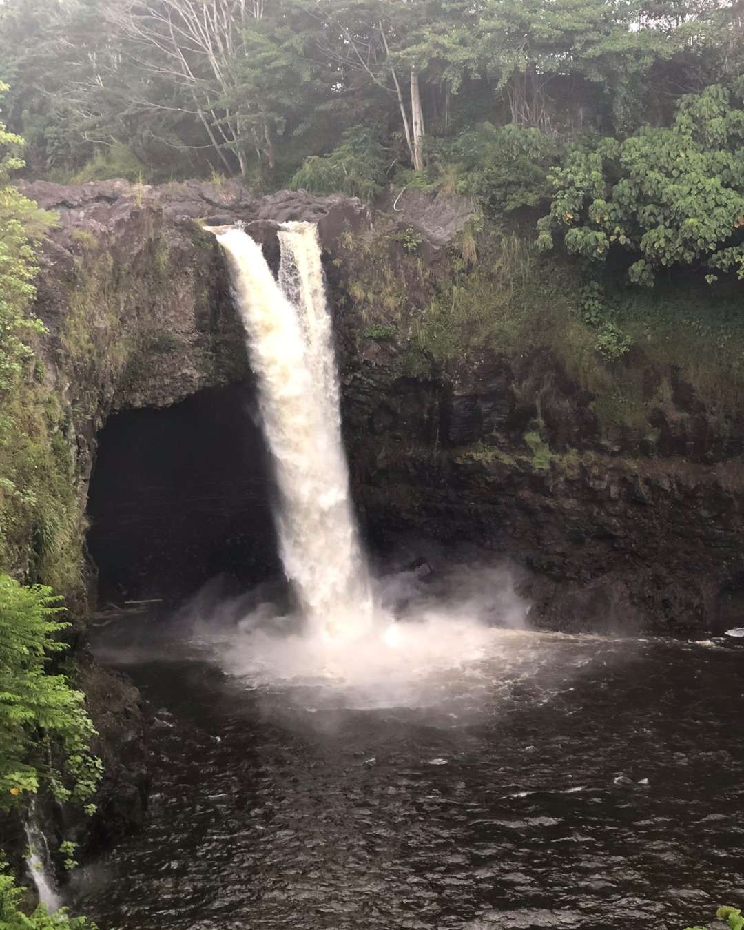 Things you can do in Hawaii for couples Waterfalls with cave